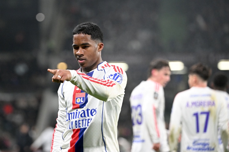 詹俊：斯洛特换人有点莫名其妙；利物浦下半场在“坐等”热刺扳平