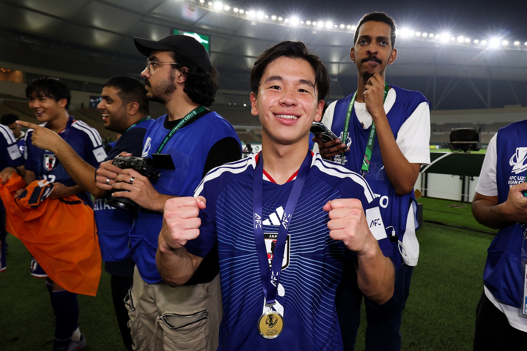 香港金牛今晚客场战胜石家庄翔蓝，成功锁定常规赛积分榜头名