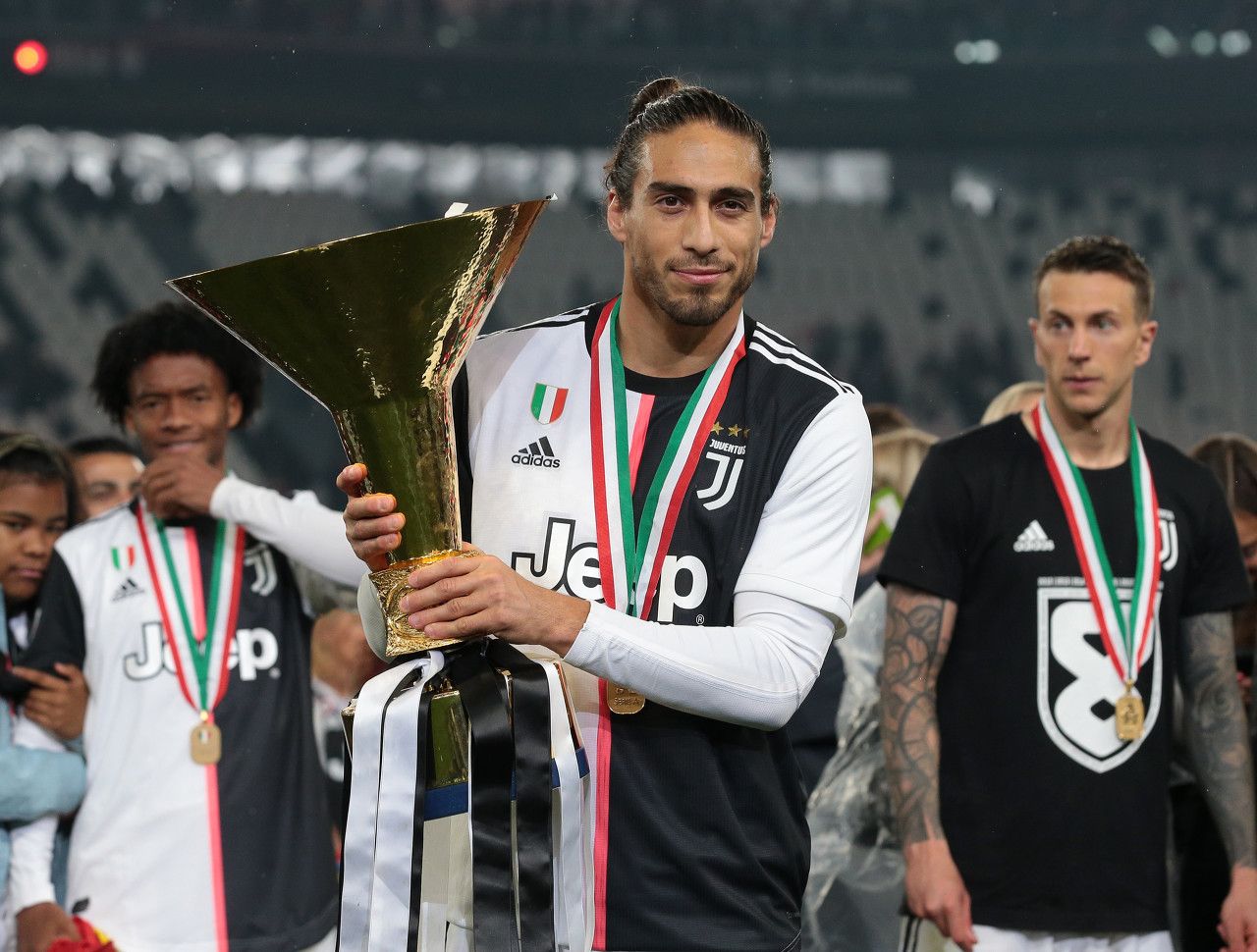 易建联：祝大家新年马不停蹄 步履坚实 每天都有新的进步